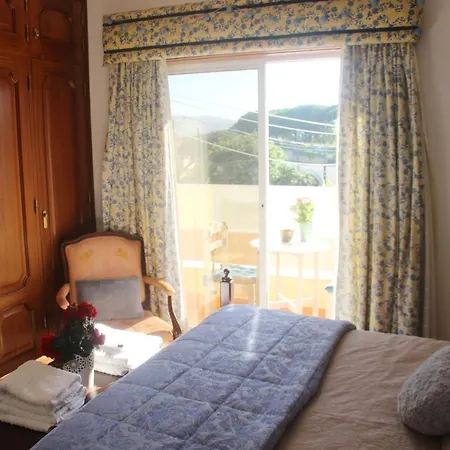 Castelinho Carrascal Summer Apt & Heated Pool Alloggio in famiglia *