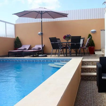 Castelinho Carrascal Summer Apt & Heated Pool Alloggio in famiglia *